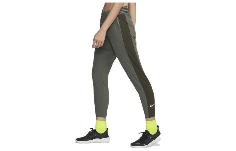 Повседневные брюки женские зеленые Nike
Повседневные брюки женские зеленые Nike