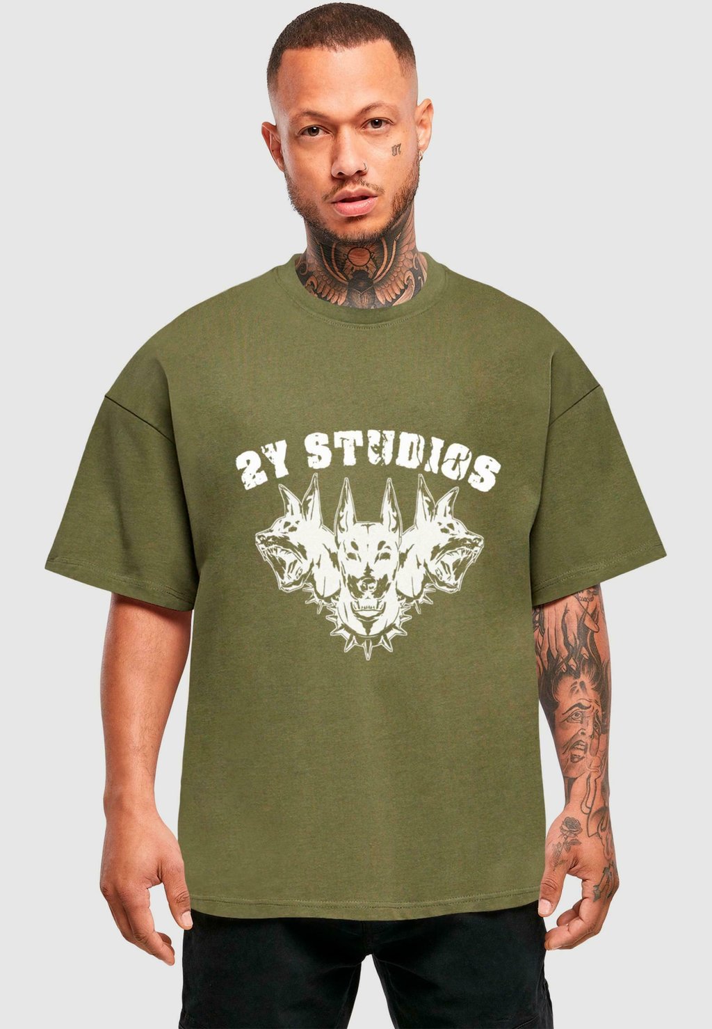 Футболка с принтом DOBERMANN ULTRA 2Y Studios, оливковый
Футболка с принтом DOBERMANN ULTRA 2Y Studios, оливковый