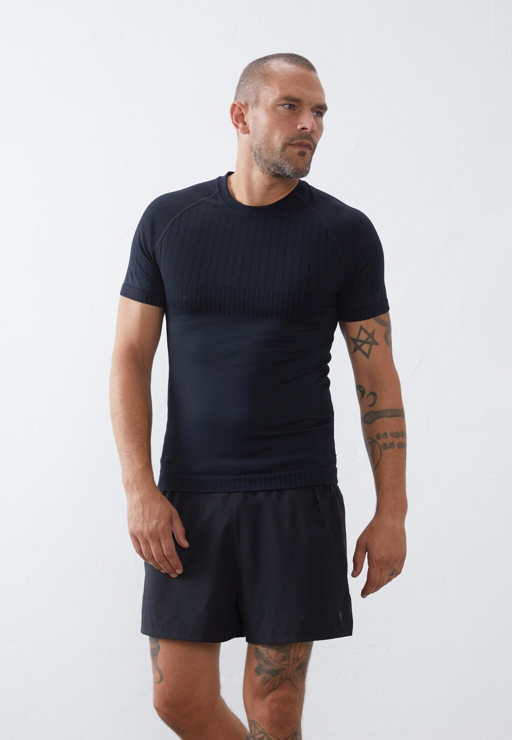 Базовая футболка Pier One Sport, черный 
Базовая футболка Pier One Sport, черный