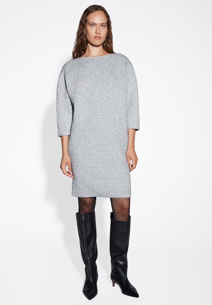 Платье someday. MIDI O-SHAPE WIDE FIT, Shiny Silver/Grey
Платье someday. MIDI O-SHAPE WIDE FIT, Shiny Silver/Grey