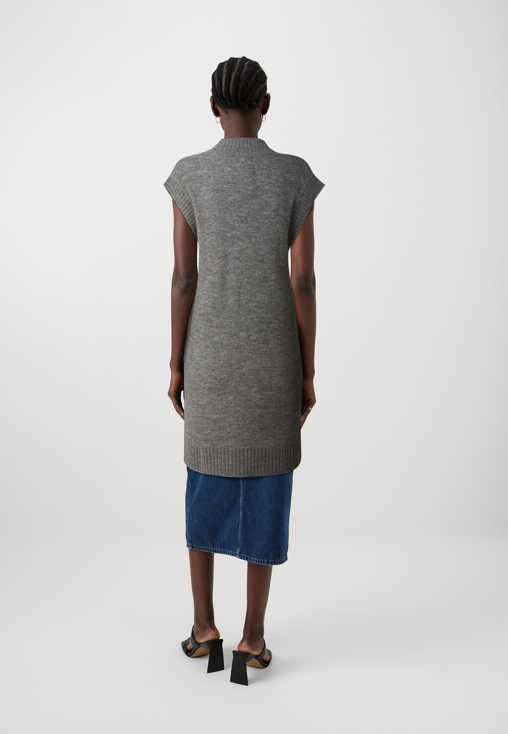 Платье-джемпер JDYELANORA VNECK SLIT JDY, цвет Mottled Dark Grey
Платье-джемпер JDYELANORA VNECK SLIT JDY, цвет Mottled Dark Grey