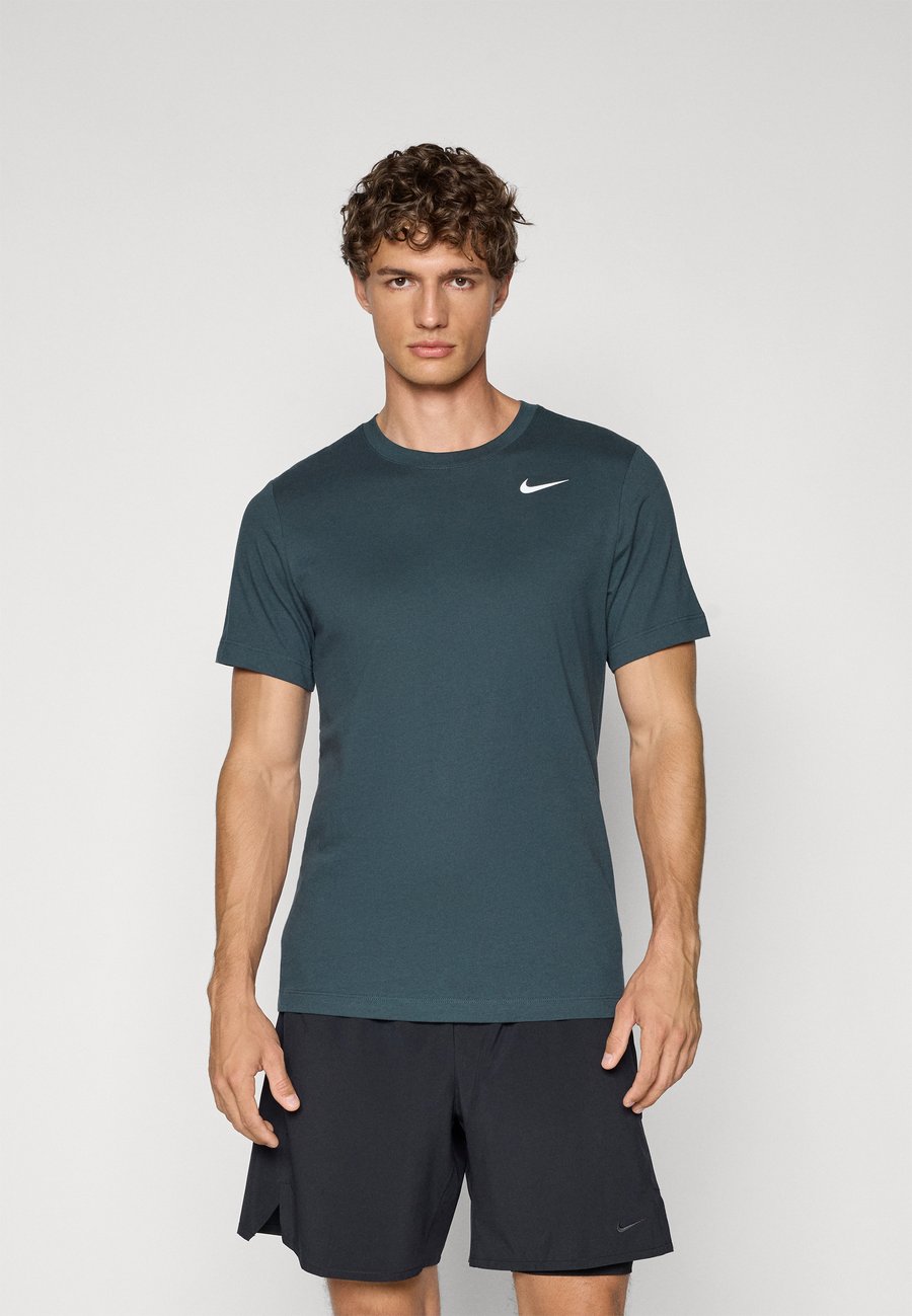 Спортивная футболка Nike Performance TEE CREW SOLID, Seaweed/White/Dark Green
Спортивная футболка Nike Performance TEE CREW SOLID, Seaweed/White/Dark Green
