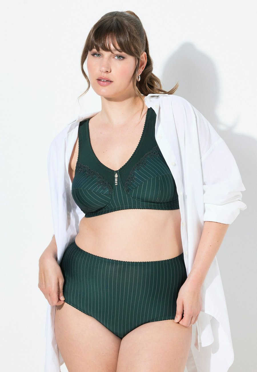 Брифы Ulla Popken 2ER-PACK NADELSTREIFEN HÖHER GESCHNITTEN, Midnight Green/Dark Green
Брифы Ulla Popken 2ER-PACK NADELSTREIFEN HÖHER GESCHNITTEN, Midnight Green/Dark Green