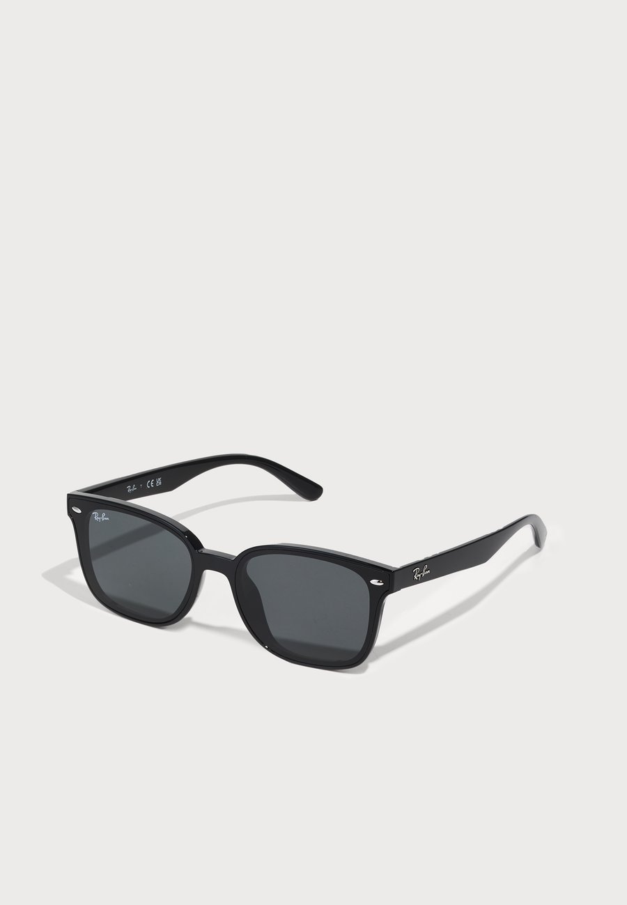 Солнцезащитные очки Ray-Ban UNISEX, Black
Солнцезащитные очки Ray-Ban UNISEX, Black