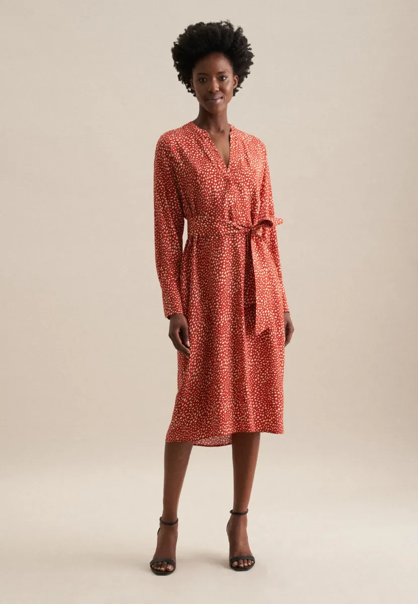 Летнее платье seidensticker "Black Rose", воротник с длинными рукавами и принтом, красный
Летнее платье seidensticker "Black Rose", воротник с длинными рукавами и принтом, красный