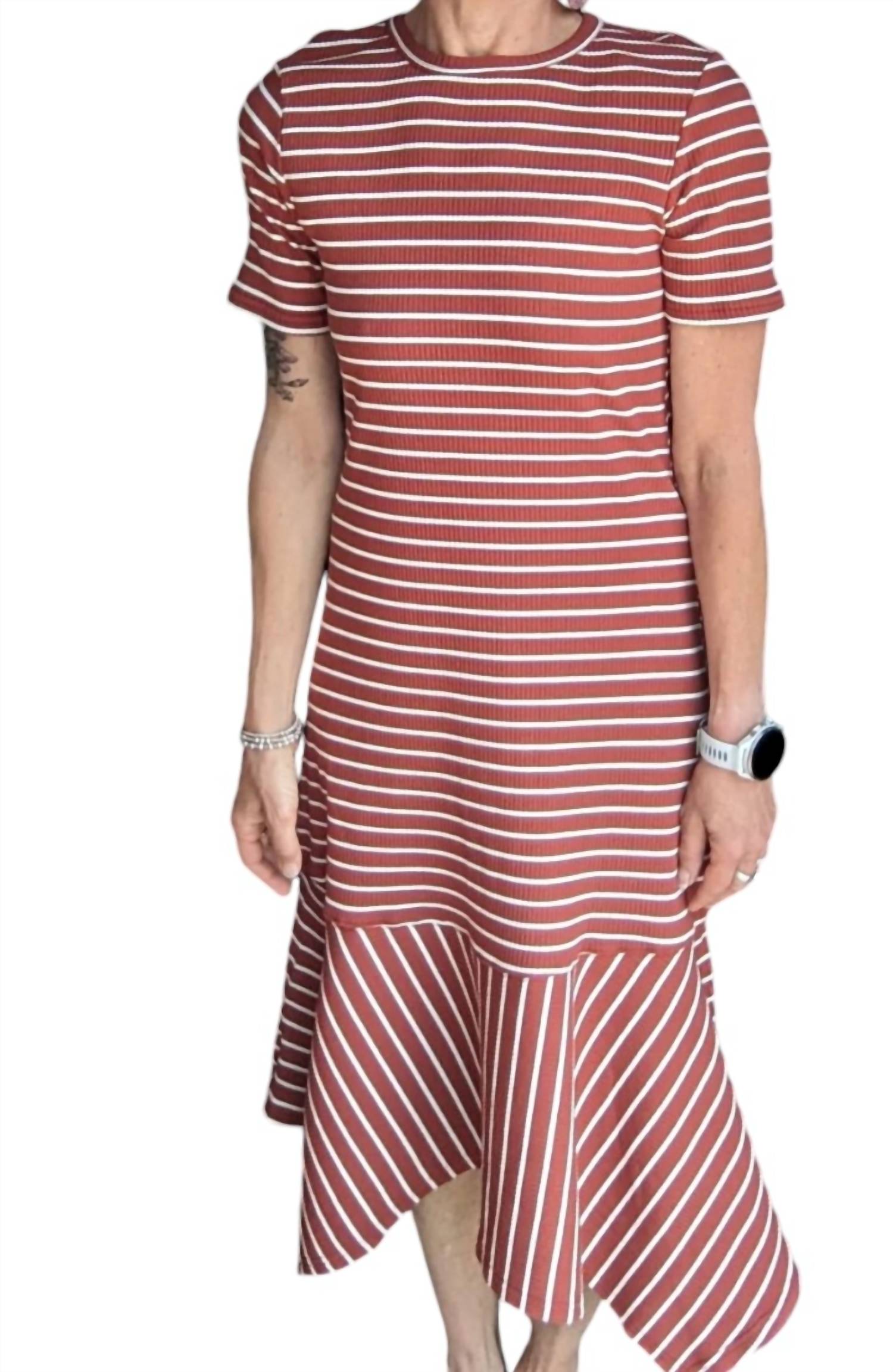 Платье миди в полоску цвета кэмел entro, коричневый
Платье миди в полоску цвета кэмел entro, коричневый