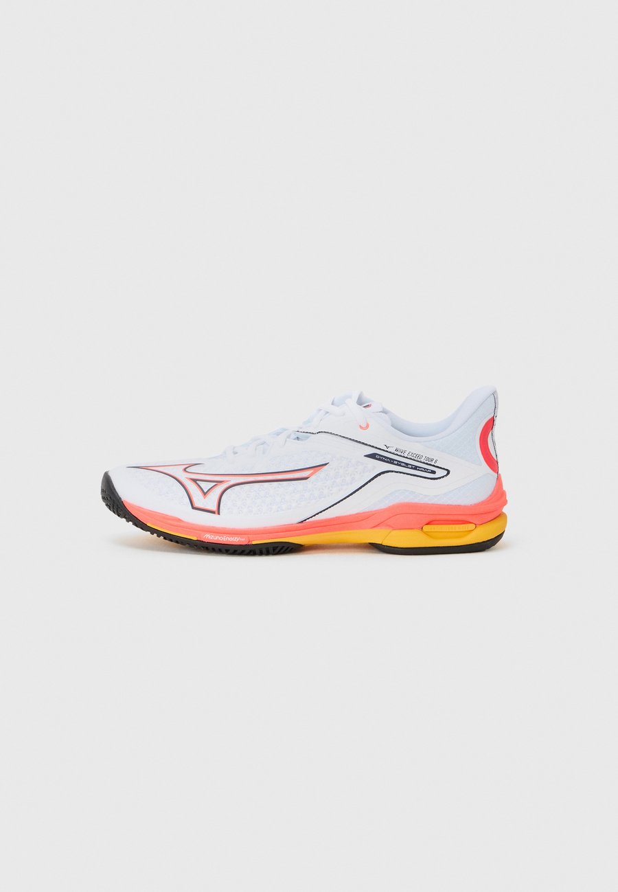 Кроссовки Mizuno WAVE EXCEED TOUR 6 AC, White/Fiery Coral/Citrus/White
Кроссовки Mizuno WAVE EXCEED TOUR 6 AC, White/Fiery Coral/Citrus/White