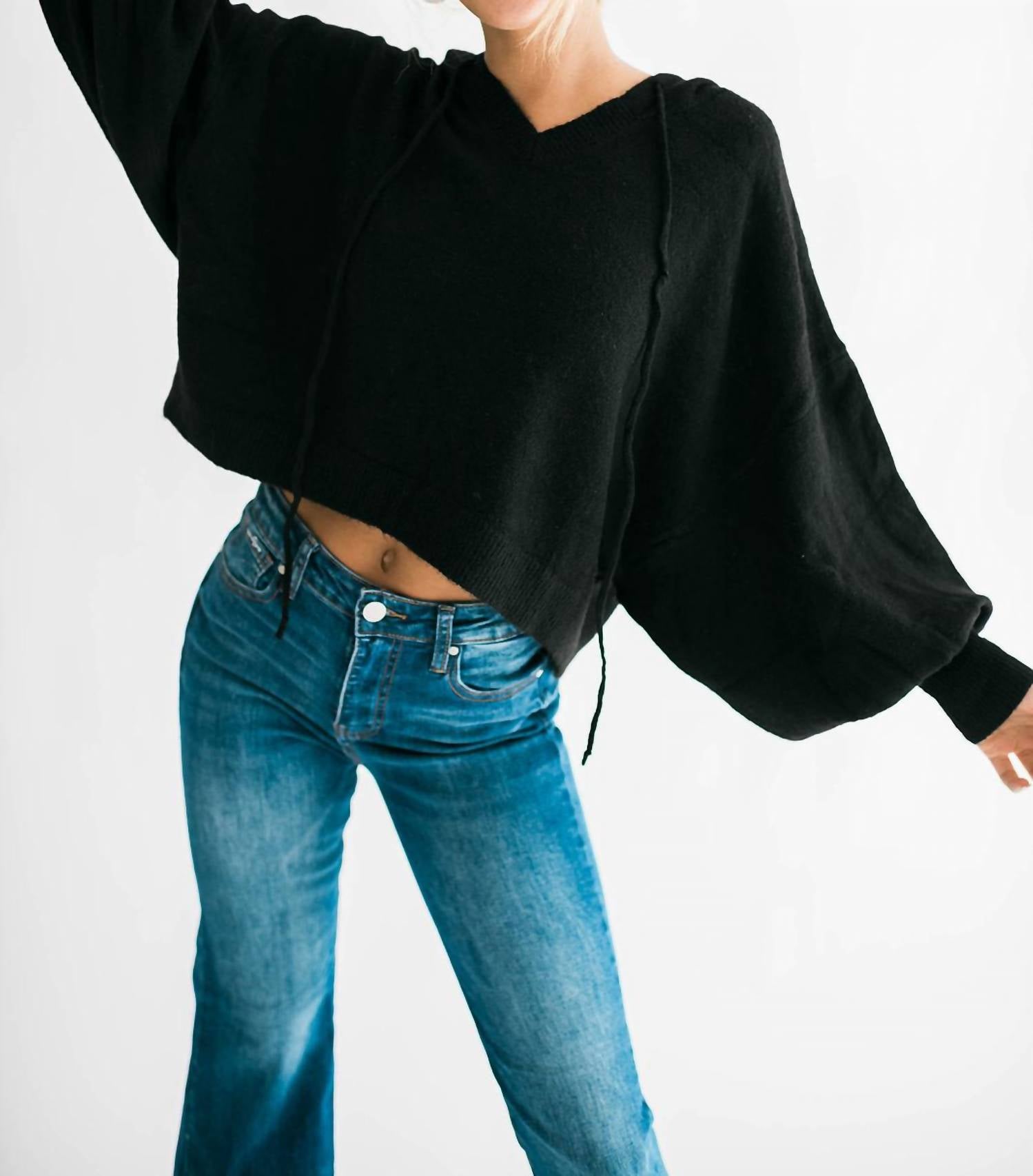 Худи Sara в черном цвете Falcon park
Худи Sara в черном цвете Falcon park