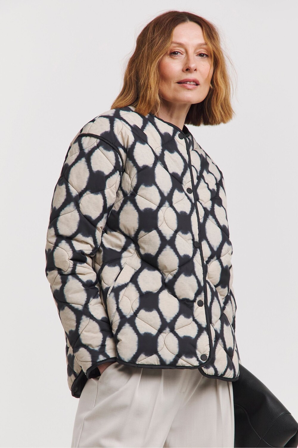 Короткая стеганая куртка с принтом Jd Williams, бежевый
Короткая стеганая куртка с принтом Jd Williams, бежевый