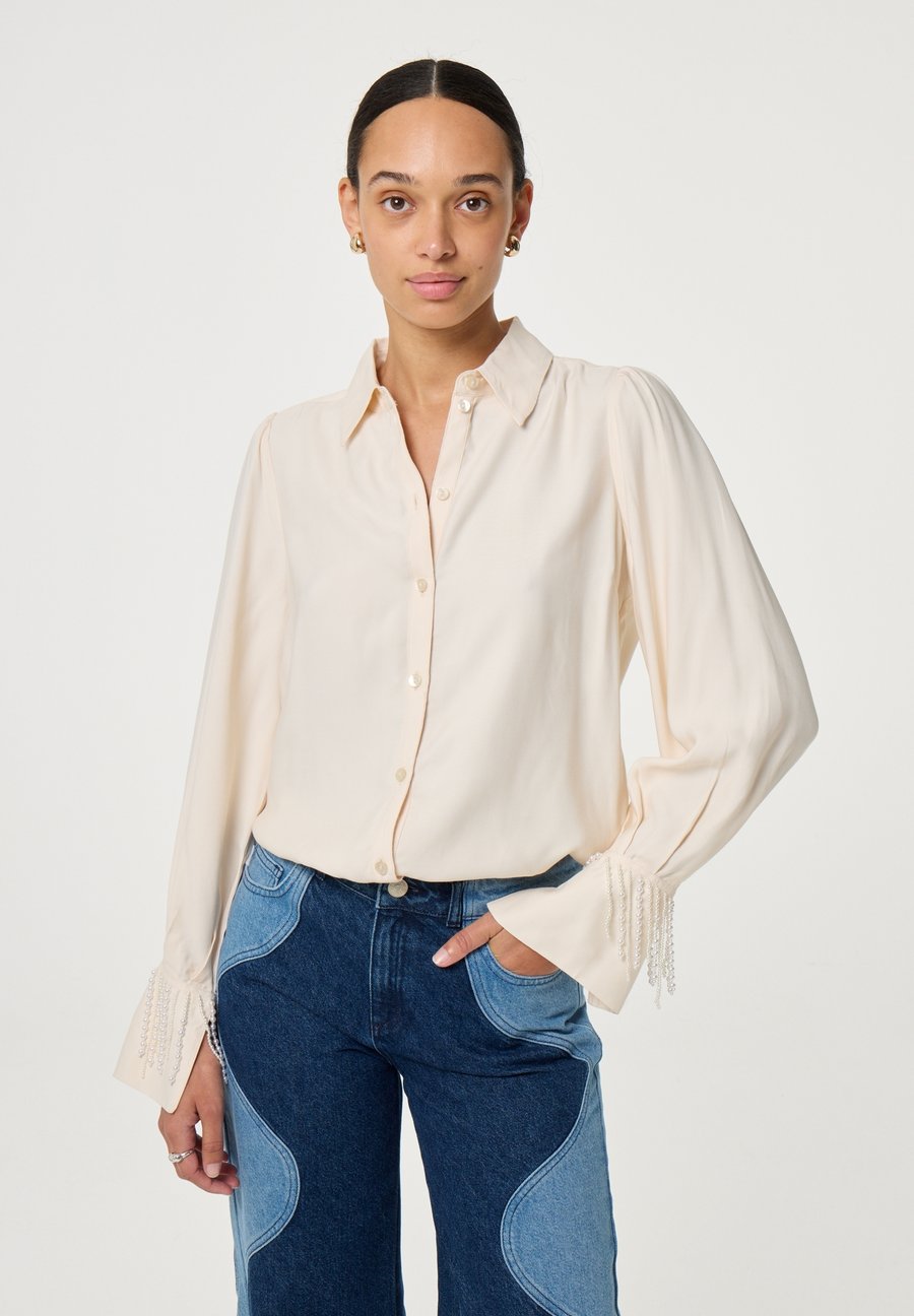 Блуза Fabienne Chapot PEARL, Off White/Off-White
Блуза Fabienne Chapot PEARL, Off White/Off-White