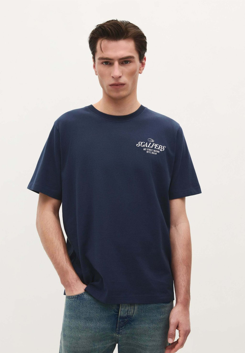 Футболка с принтом BAZAAR Scalpers, темно-синий
Футболка с принтом BAZAAR Scalpers, темно-синий