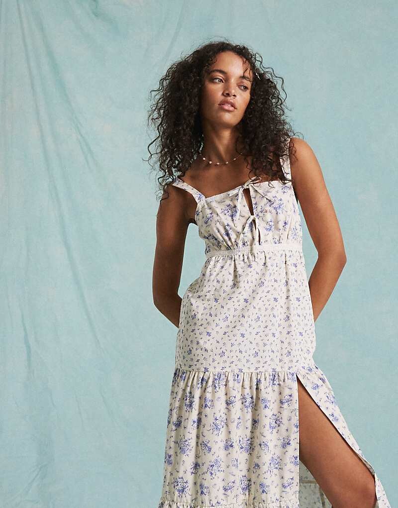 Платье макси Miss Selfridge – из многоярусного поплина с кружевной отделкой и синим цветочным принтом
Платье макси Miss Selfridge – из многоярусного поплина с кружевной отделкой и синим цветочным принтом