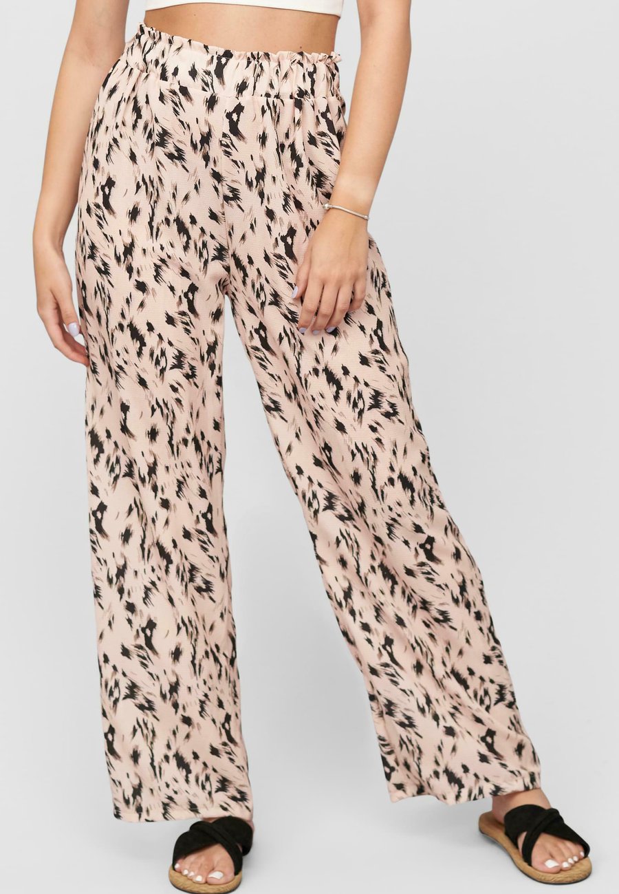 Брюки Cloud 5ive SUMMER WITH ANIMAL PRINT, Beige Black/Black
Брюки Cloud 5ive SUMMER WITH ANIMAL PRINT, Beige Black/Black