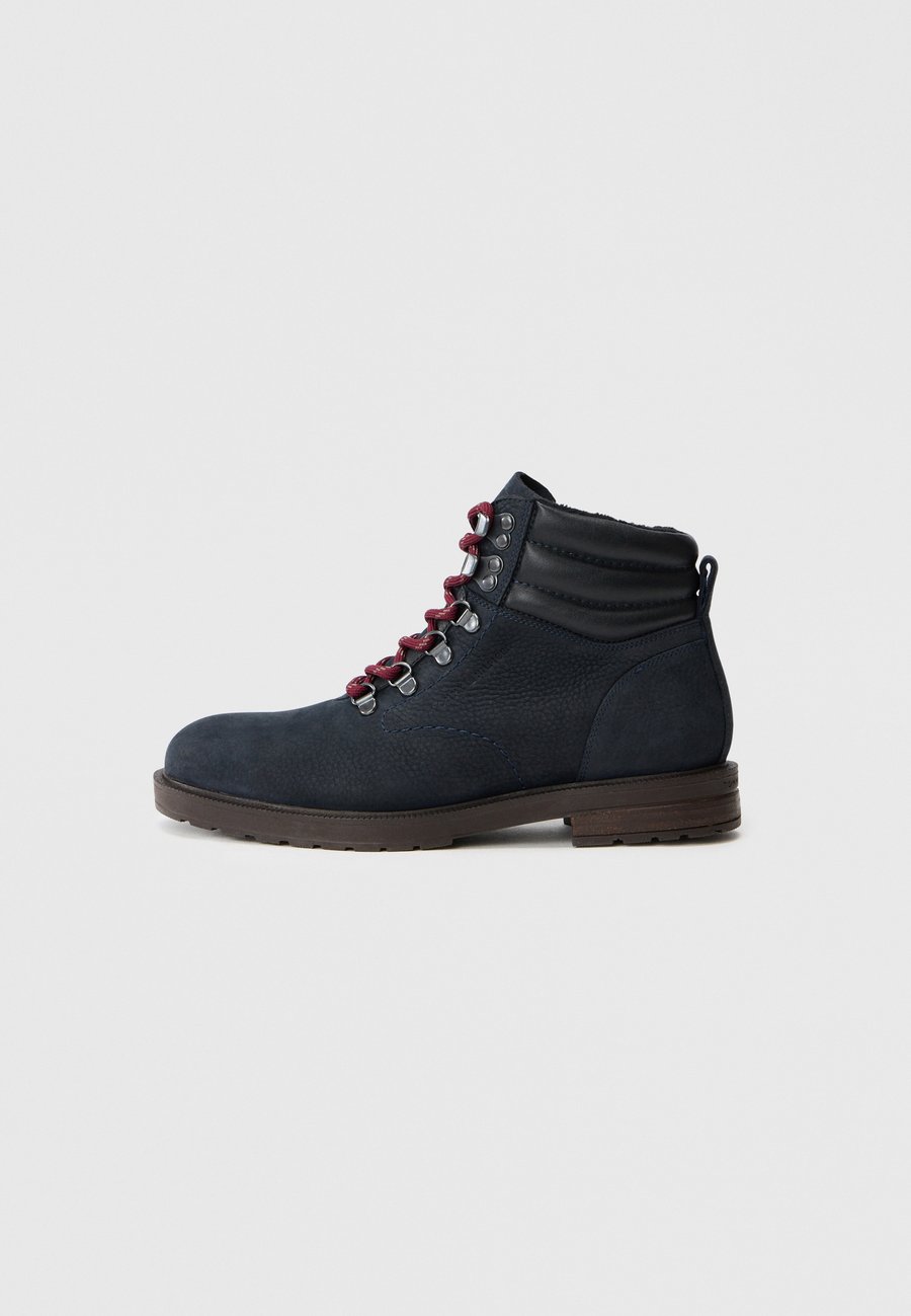 Ботинки Tommy Hilfiger Lace-up ankle boots, Desert Sky/Dark Blue
Ботинки Tommy Hilfiger Lace-up ankle boots, Desert Sky/Dark Blue