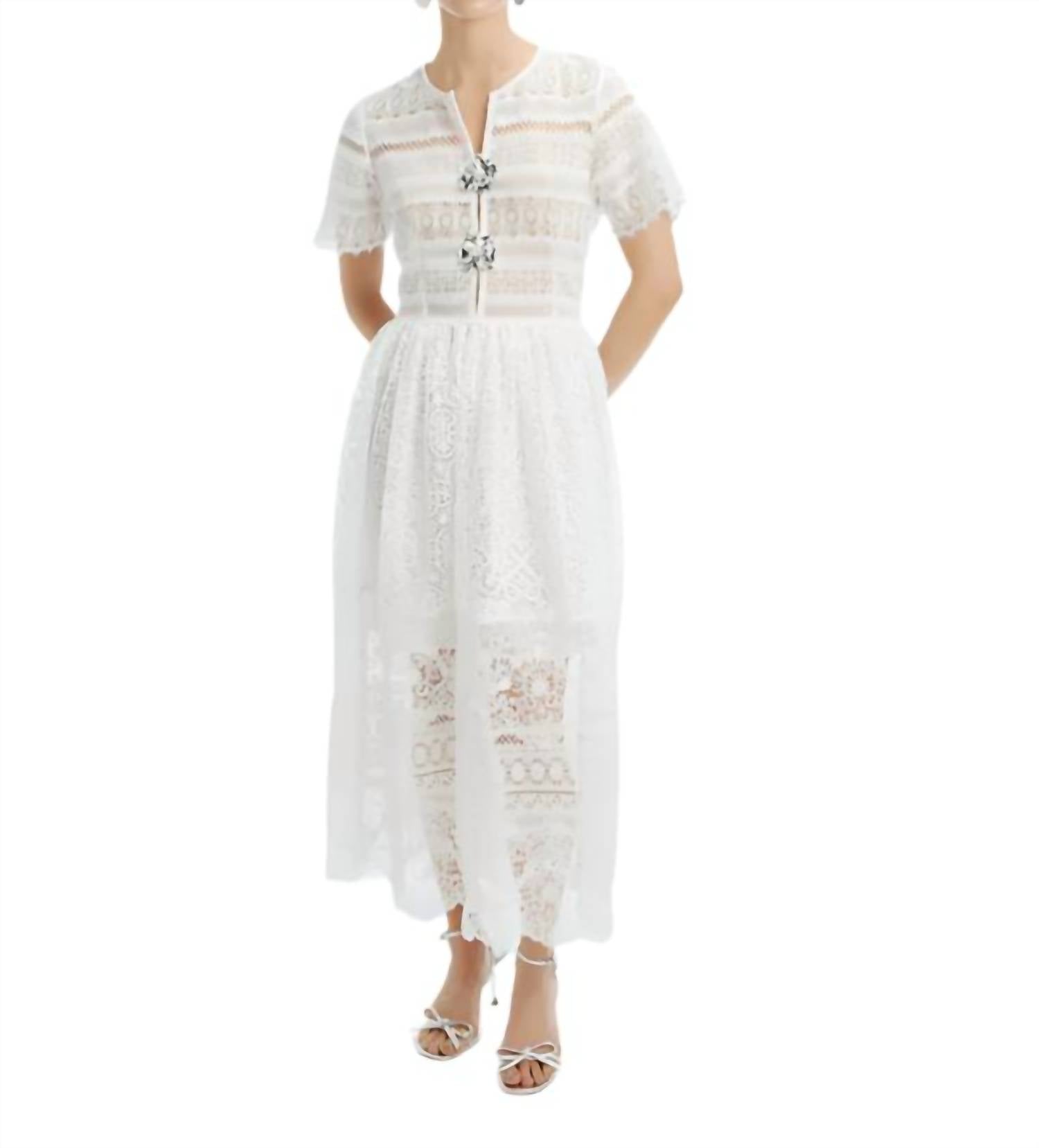 Платье Gianni с кружевом миди в белом цвете WAIMARI
Платье Gianni с кружевом миди в белом цвете WAIMARI