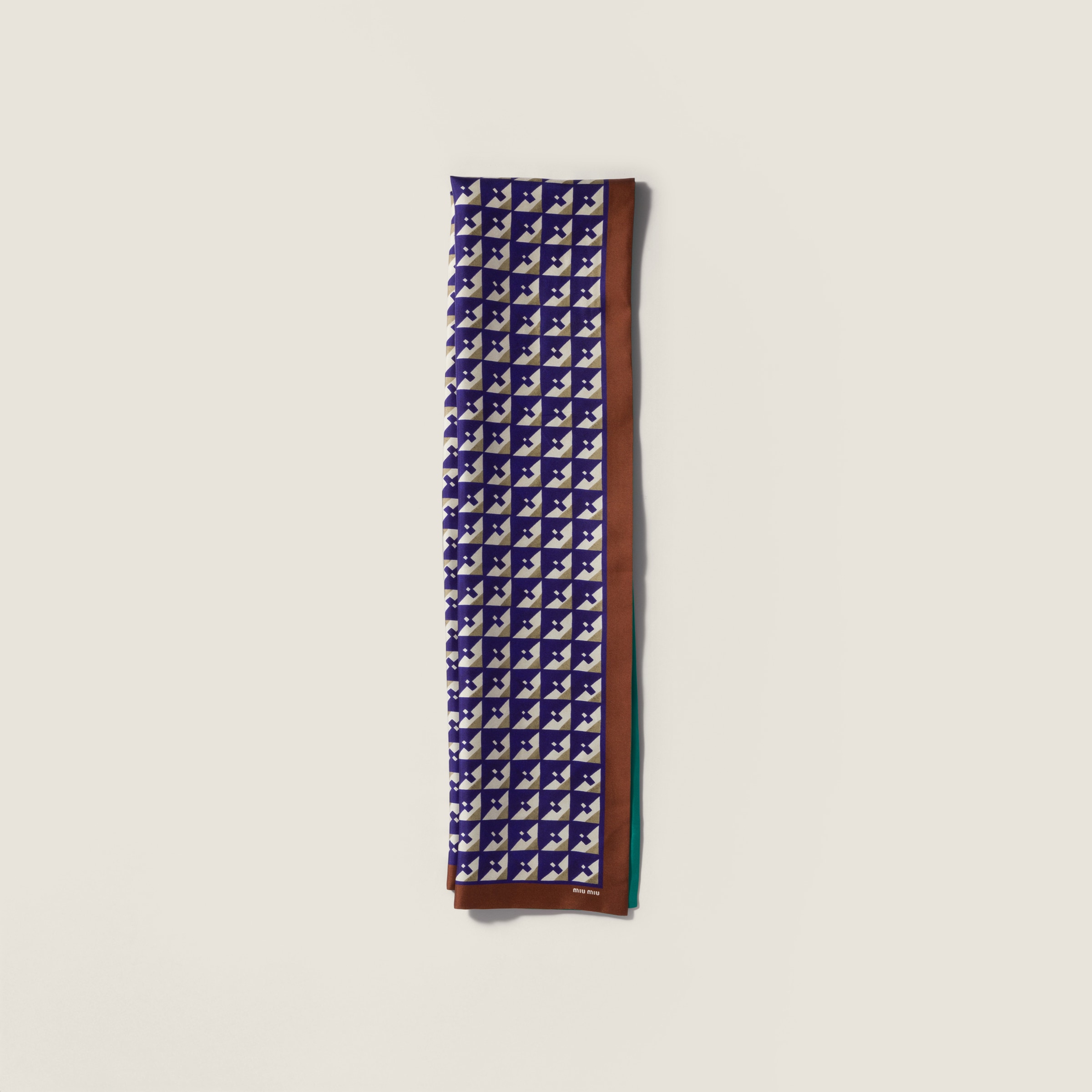 Шелковый платок с принтом MIU MIU, мультиколор
Шелковый платок с принтом MIU MIU, мультиколор