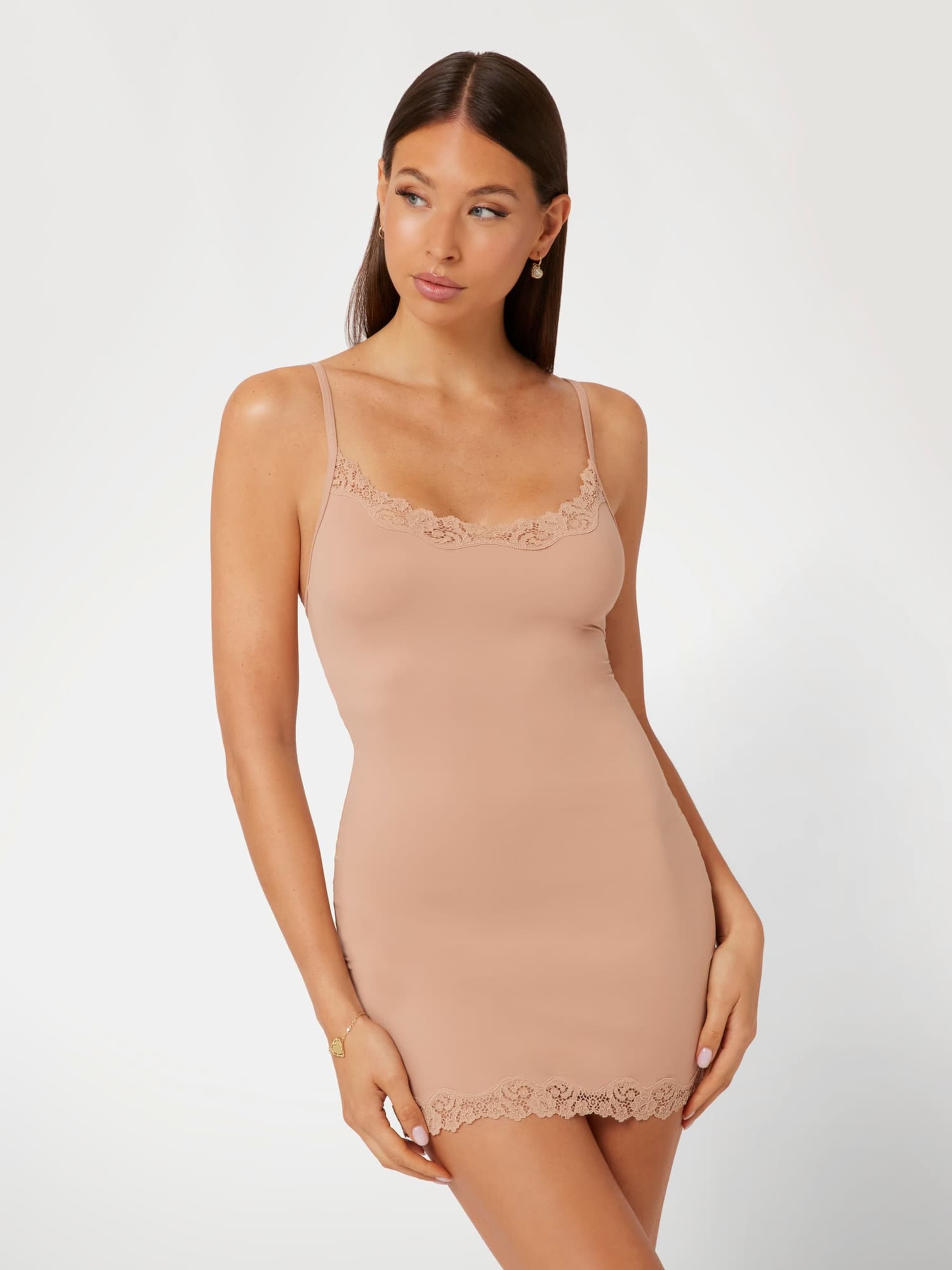GUESS Пеньюар 'Eveline' в цвете Cream
GUESS Пеньюар 'Eveline' в цвете Cream