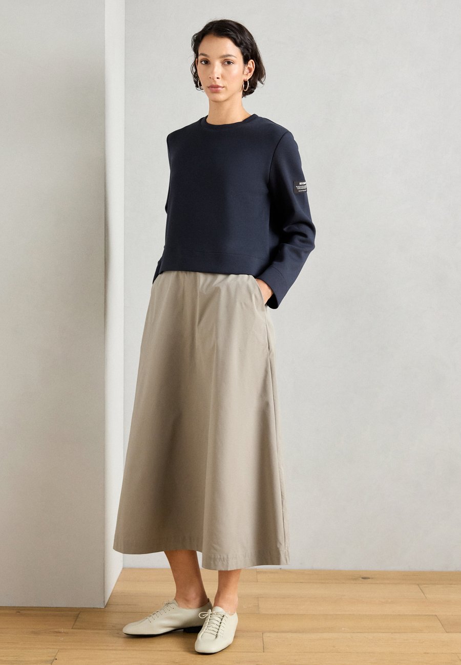Платье Ecoalf MORGAN DRESS WOMAN, Deep Navy / Dune/Dark Blue
Платье Ecoalf MORGAN DRESS WOMAN, Deep Navy / Dune/Dark Blue