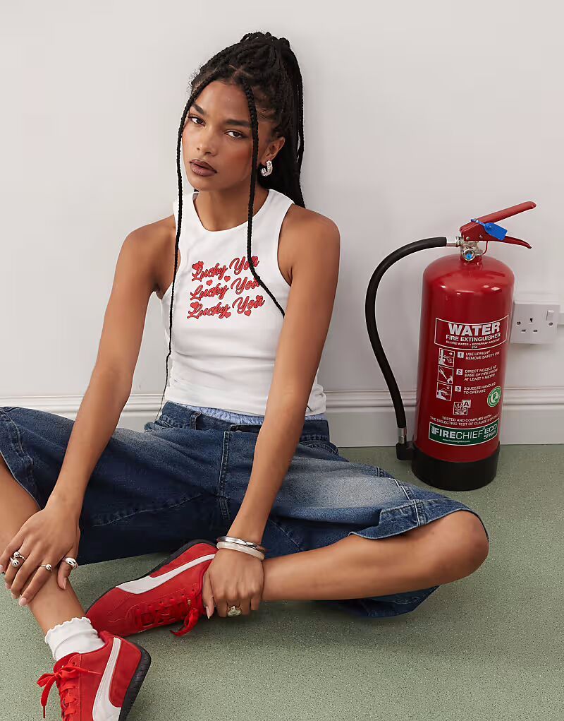 COLLUSION повезло вам графический топ белого цвета
COLLUSION повезло вам графический топ белого цвета