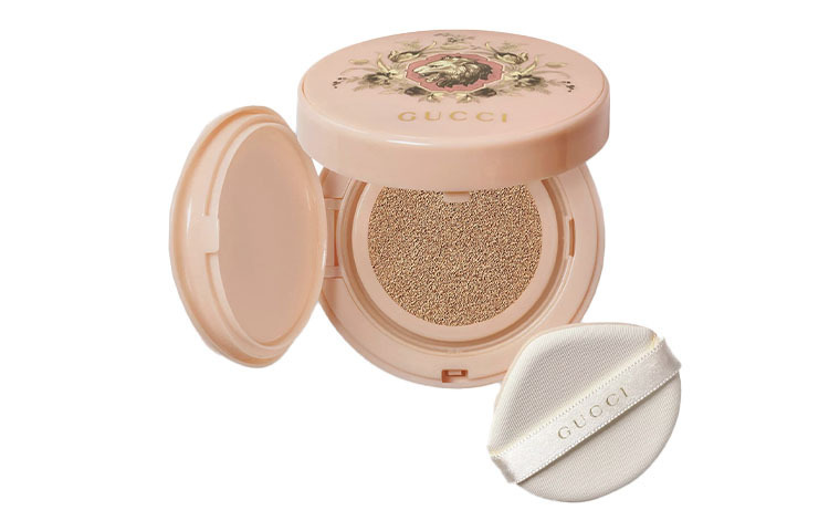 Жидкая тональная основа Silky Smooth Air Cushion, корректирующая тон кожи и увлажняющая, 14 г Gucci, #3.5
Жидкая тональная основа Silky Smooth Air Cushion, корректирующая тон кожи и увлажняющая, 14 г Gucci, #3.5