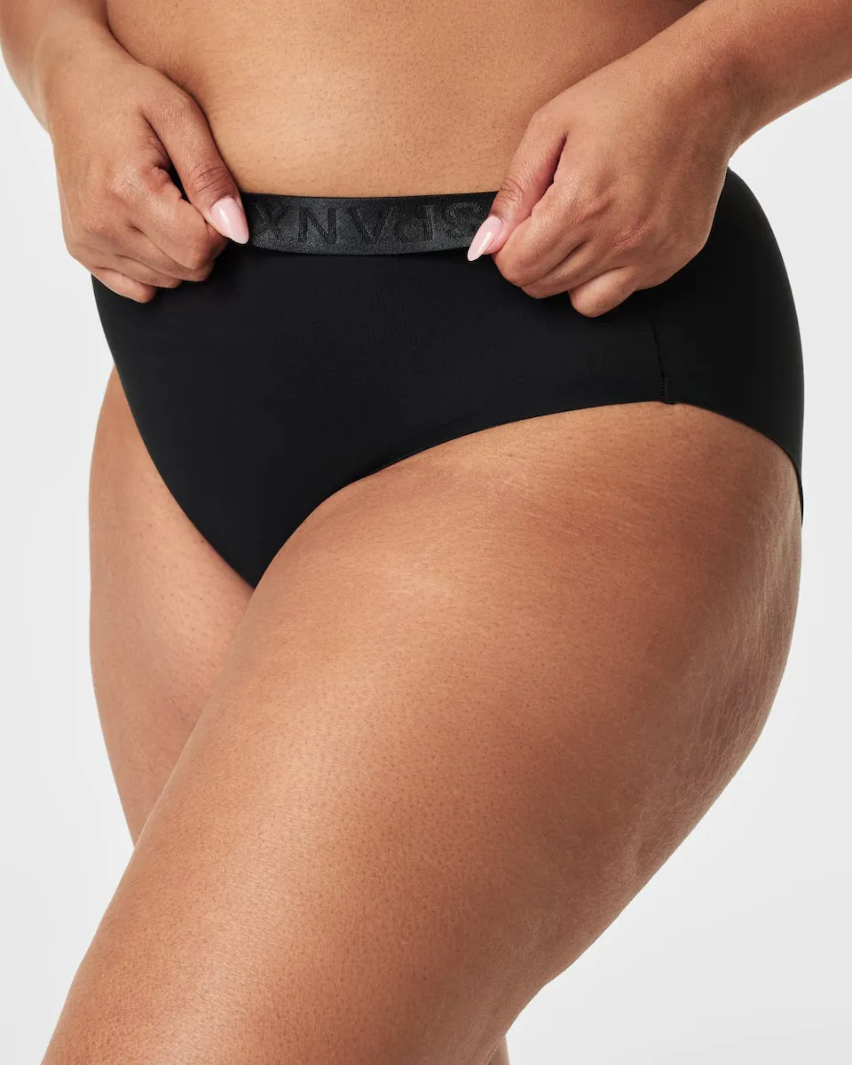 Корректирующие трусики в стиле бикини Spanx, черный
Корректирующие трусики в стиле бикини Spanx, черный