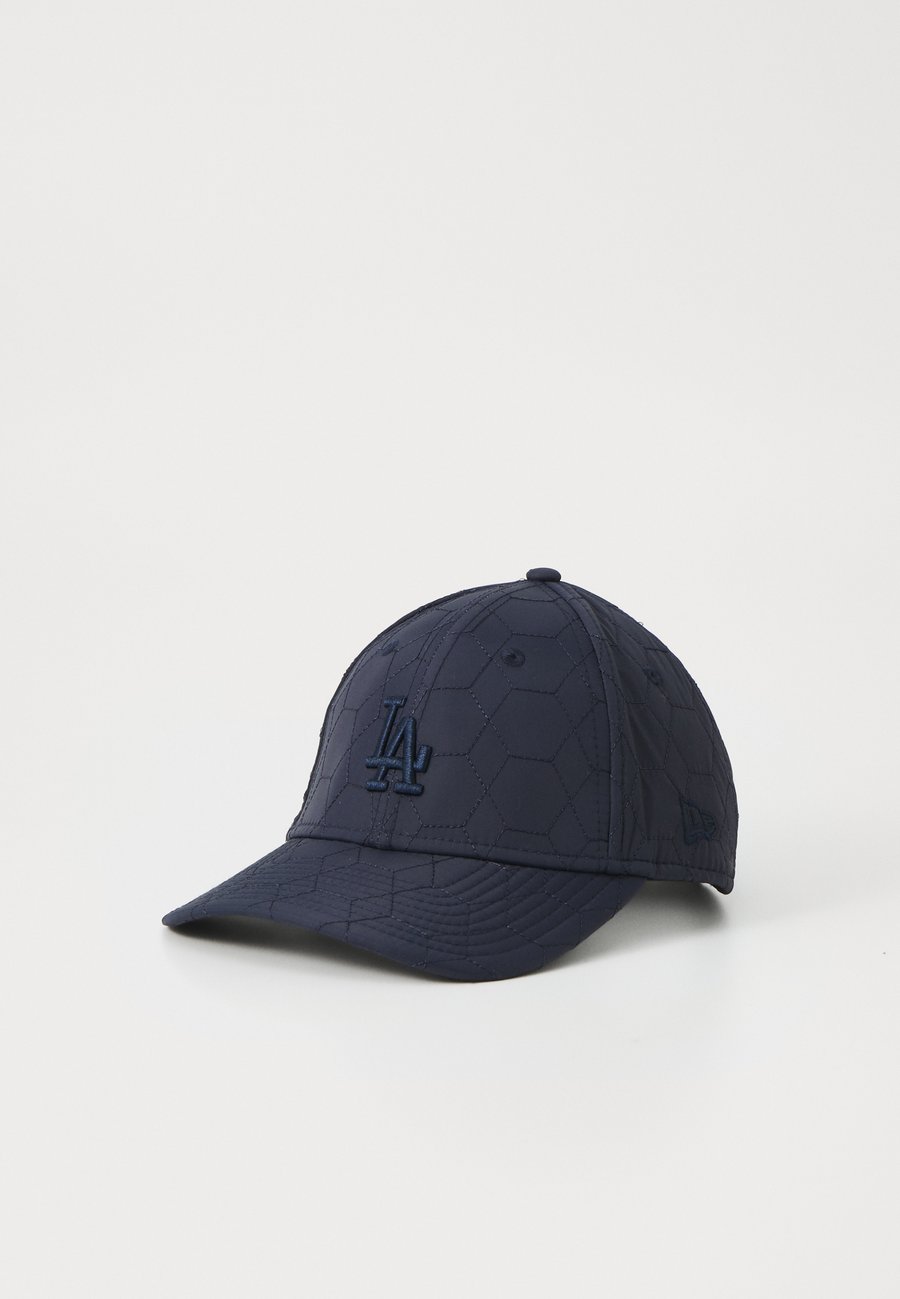 Бейсболка New Era QUILTED 9FORTY UNISEX, Navy/Dark Blue
Бейсболка New Era QUILTED 9FORTY UNISEX, Navy/Dark Blue