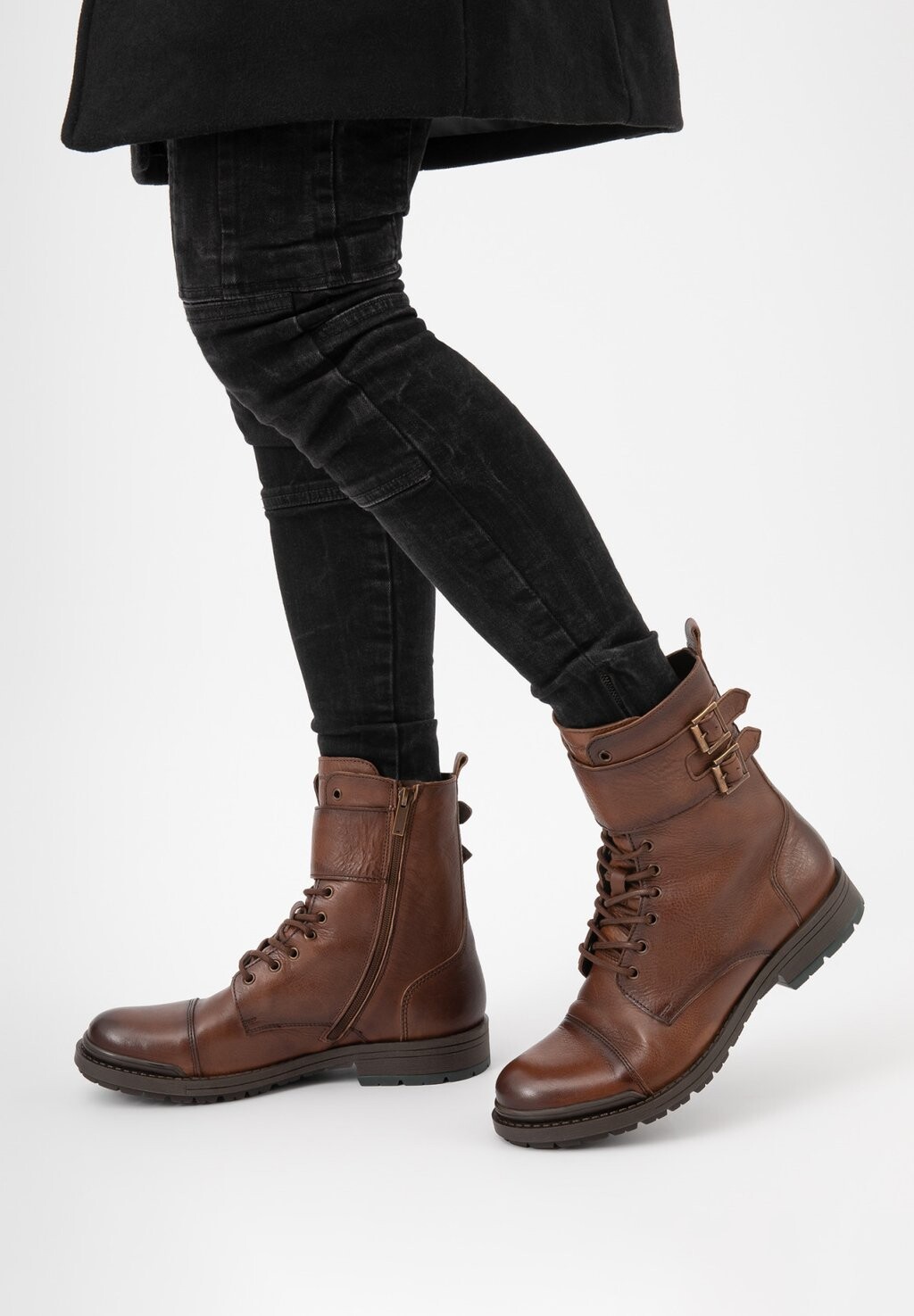 Ковбойские/байкерские ботильоны Wojas, цвет brązowy
Ковбойские/байкерские ботильоны Wojas, цвет brązowy