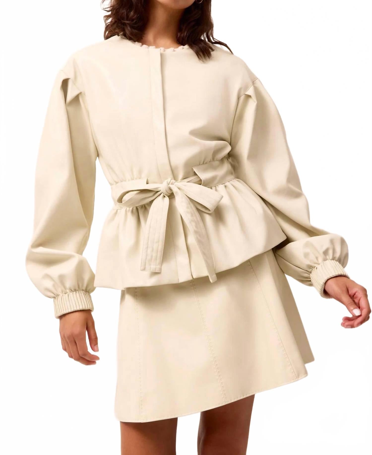 Marie Oliver Куртка Coco бежевого цвета
Marie Oliver Куртка Coco бежевого цвета