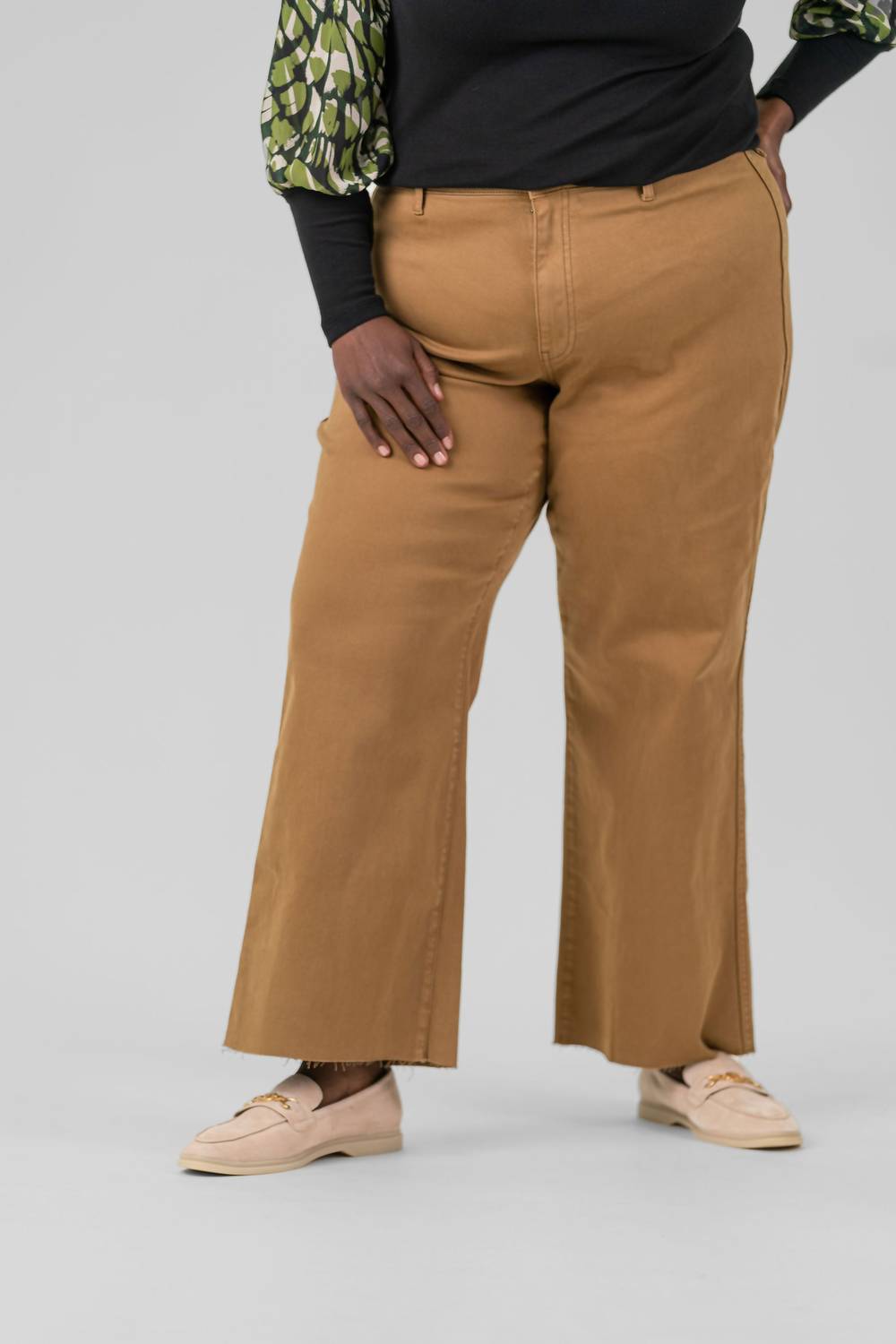 Высокие джинсы-клеш плюс размера в бронзовом оттенке KUT FROM THE KLOTH, бронзовый
Высокие джинсы-клеш плюс размера в бронзовом оттенке KUT FROM THE KLOTH, бронзовый