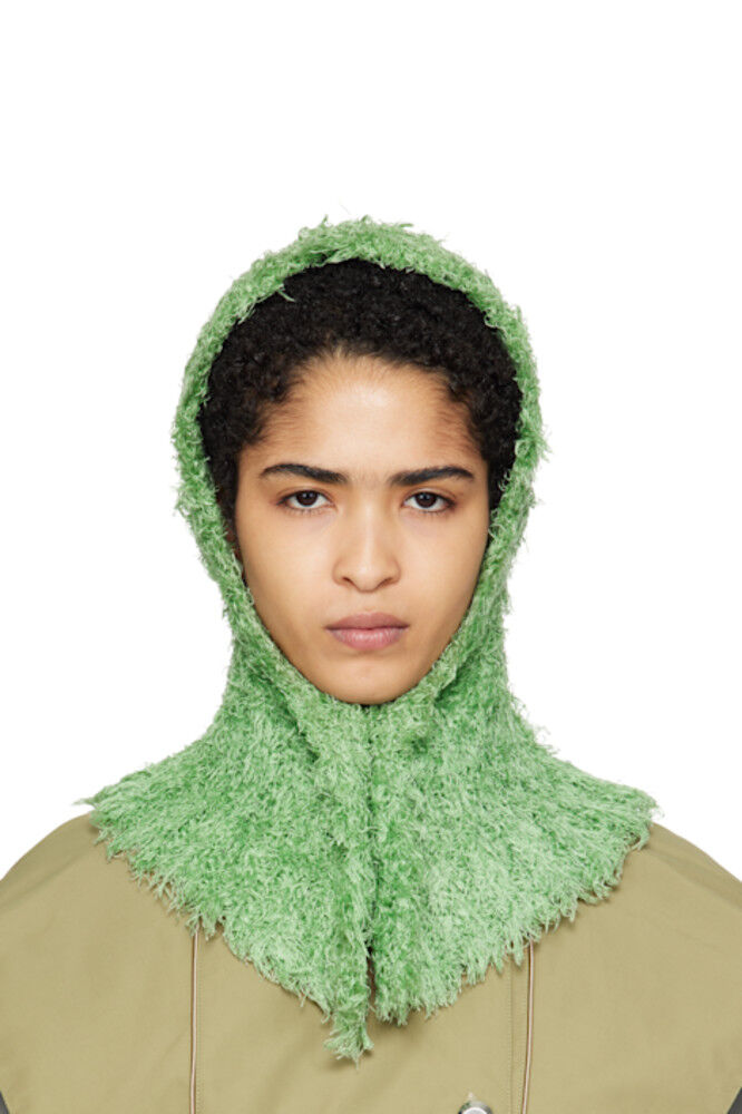 Зеленый вязаный капюшон Carla Kiko Kostadinov
Зеленый вязаный капюшон Carla Kiko Kostadinov