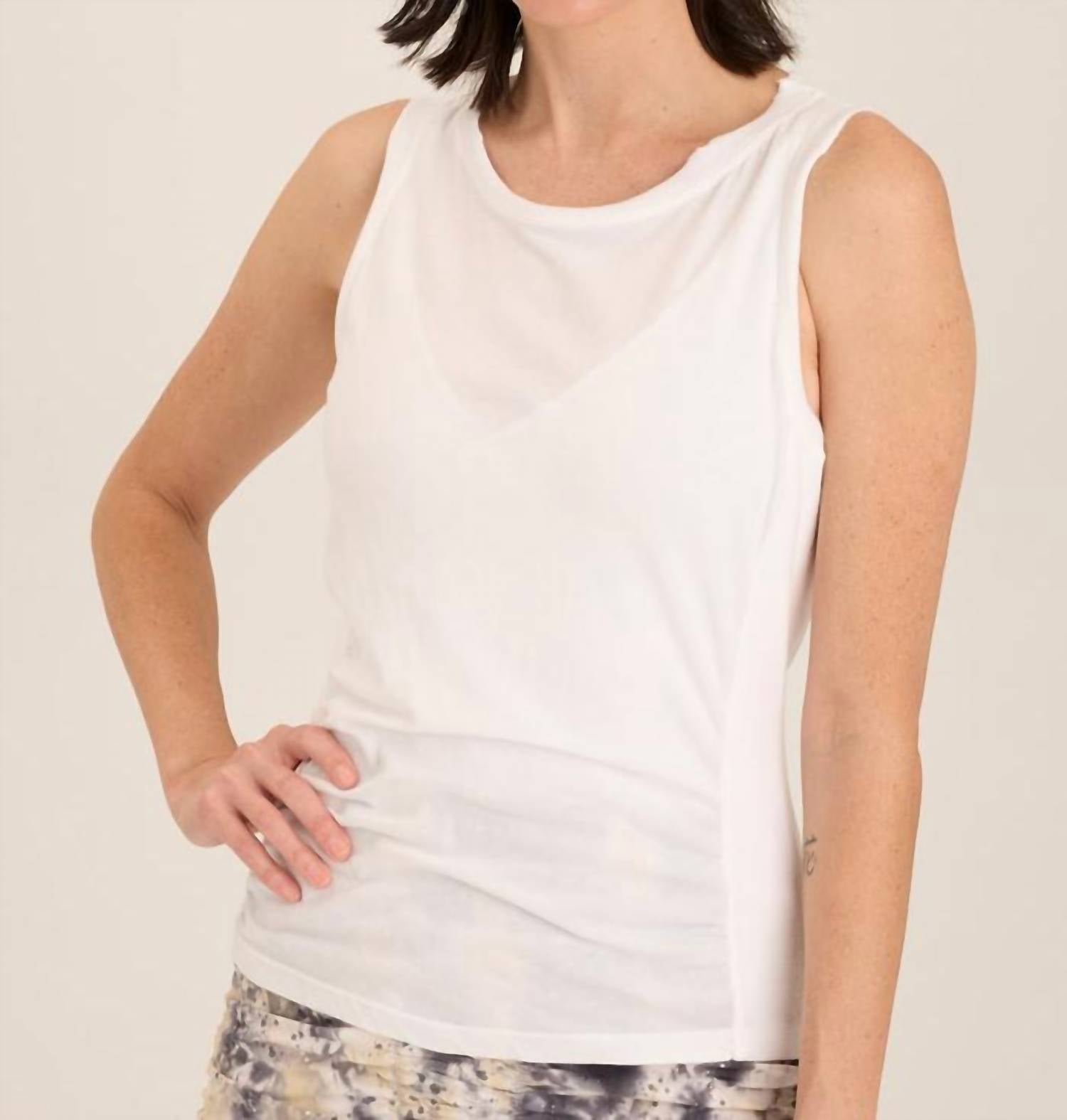 Rexel Джерси майка с ребристыми вставками и сборкой в белом цвете XCVI
Rexel Джерси майка с ребристыми вставками и сборкой в белом цвете XCVI