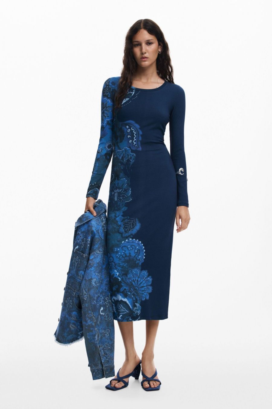 Женское приталенное платье с мандалой Desigual, Navy blue
Женское приталенное платье с мандалой Desigual, Navy blue