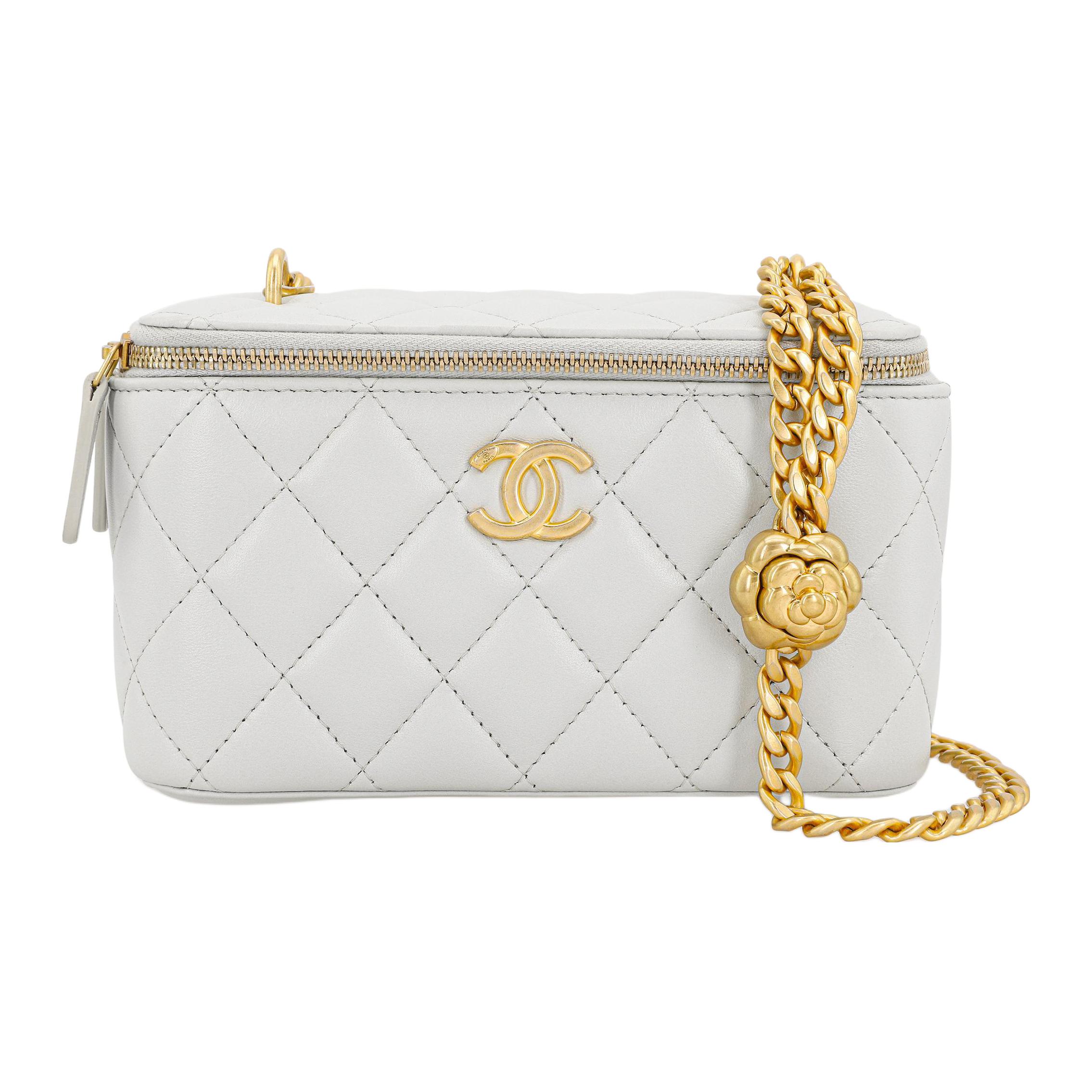 Сумка через плечо из овчины, женская светло-голубая CHANEL
Сумка через плечо из овчины, женская светло-голубая CHANEL