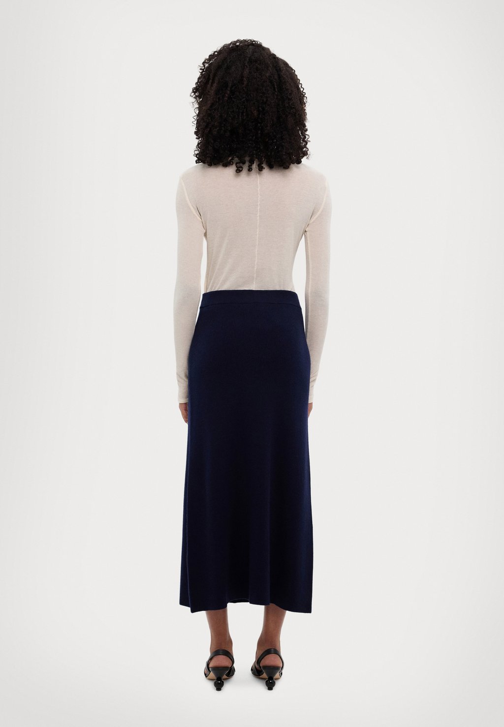 Юбка-карандаш ESTELLA LONG SKIRT AERON, темно-синий
Юбка-карандаш ESTELLA LONG SKIRT AERON, темно-синий