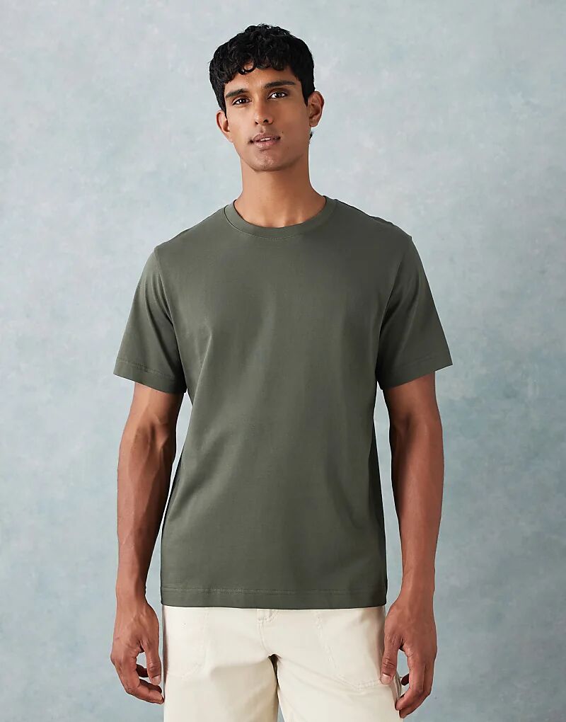 Футболка ARKET средней толщины цвета темно-хаки
Футболка ARKET средней толщины цвета темно-хаки