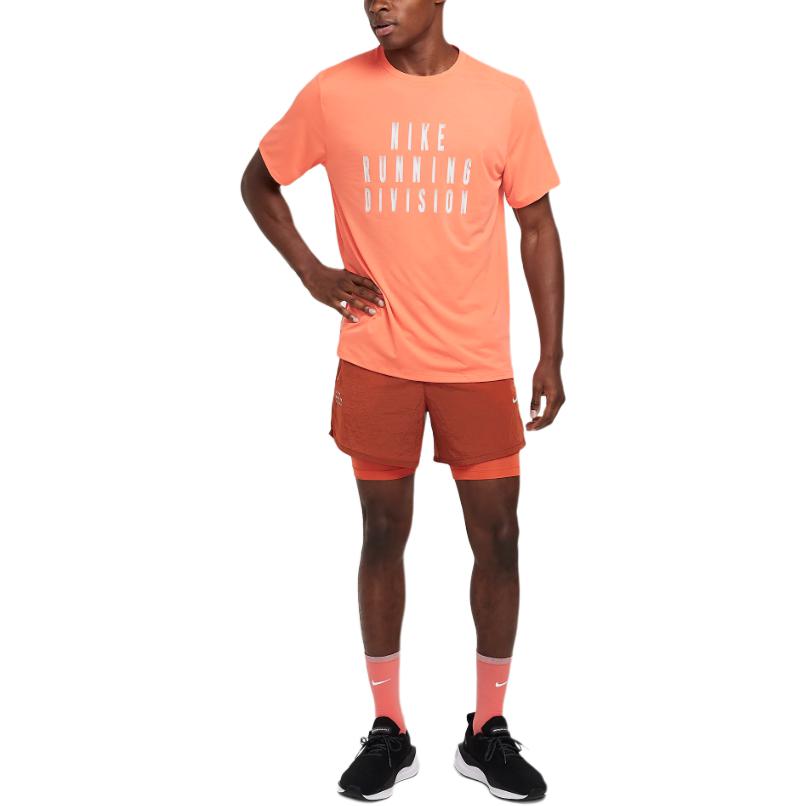 Футболка для бега мужская Rise 365 Running Division с коротким рукавом Dri-FIT Nike, Light Wild Mango
Футболка для бега мужская Rise 365 Running Division с коротким рукавом Dri-FIT Nike, Light Wild Mango