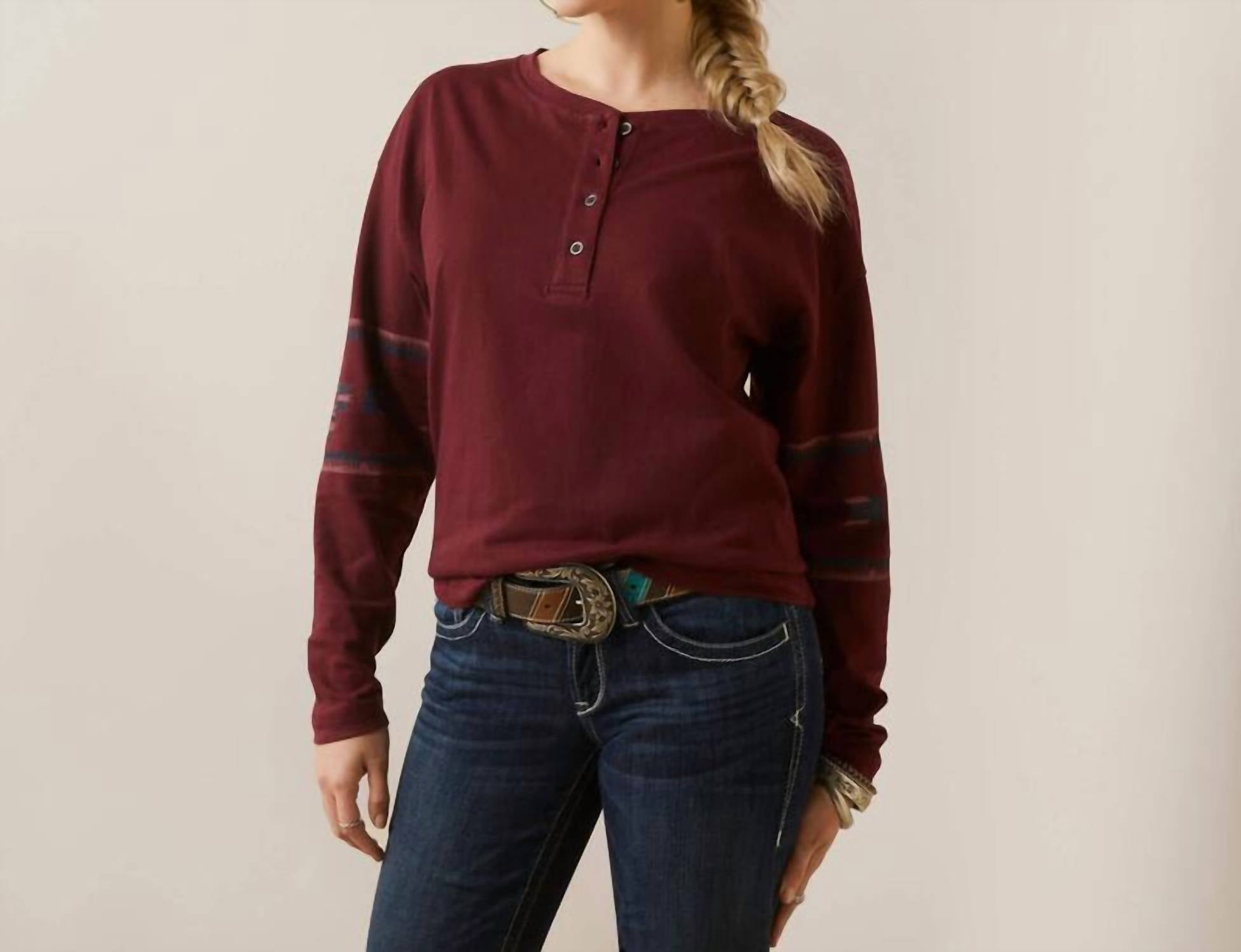 Свободный топ Henley цвета Tawny Port ARIAT
Свободный топ Henley цвета Tawny Port ARIAT