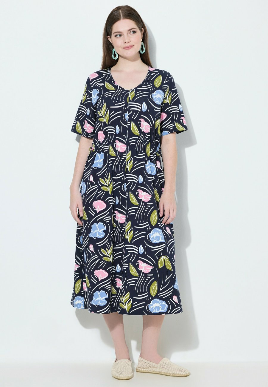 Платье Ulla Popken ECO FLORAL PRINT SHORT SLEEVE, Marine/Dark Blue
Платье Ulla Popken ECO FLORAL PRINT SHORT SLEEVE, Marine/Dark Blue