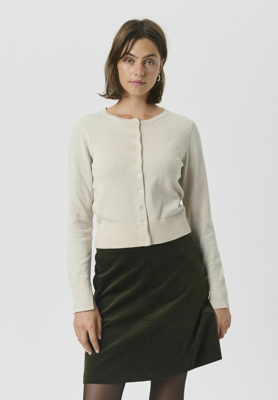 Кардиган Part Two Cardigan, Whitecap Gray With Lurex/Beige
Кардиган Part Two Cardigan, Whitecap Gray With Lurex/Beige