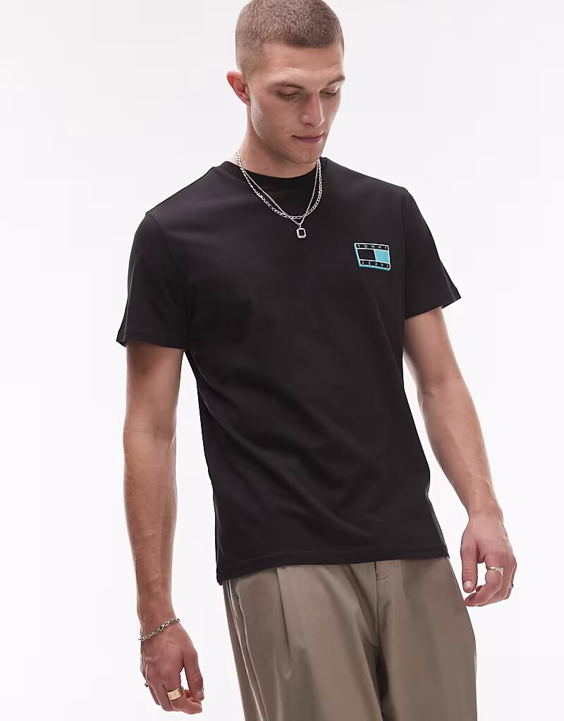 Футболка Tommy Jeans с неоновым логотипом в виде флага, черная
Футболка Tommy Jeans с неоновым логотипом в виде флага, черная