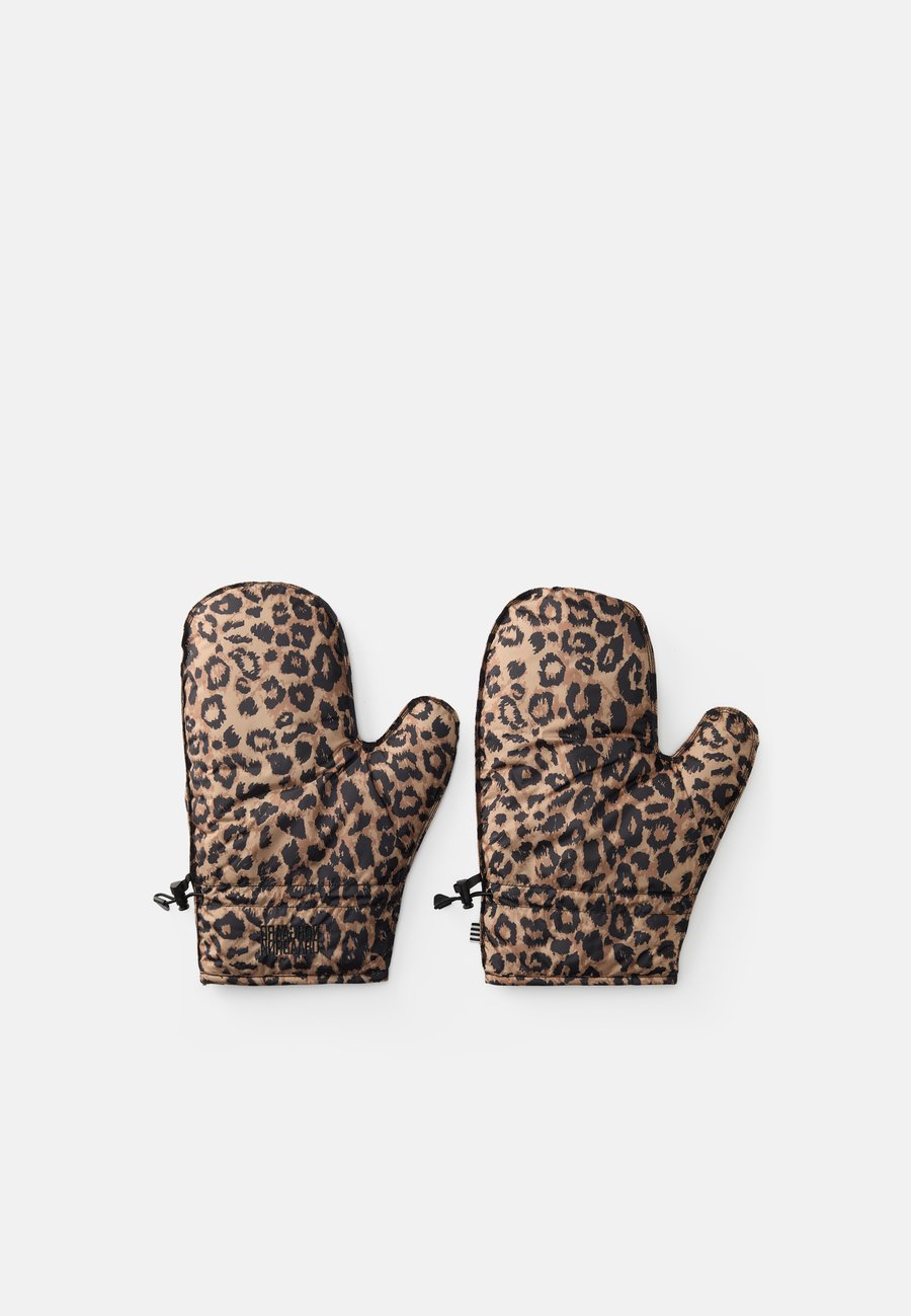 Перчатки Mads Nørgaard LIGHT PILLOW GLOVE, Brown/Black/Brown
Перчатки Mads Nørgaard LIGHT PILLOW GLOVE, Brown/Black/Brown