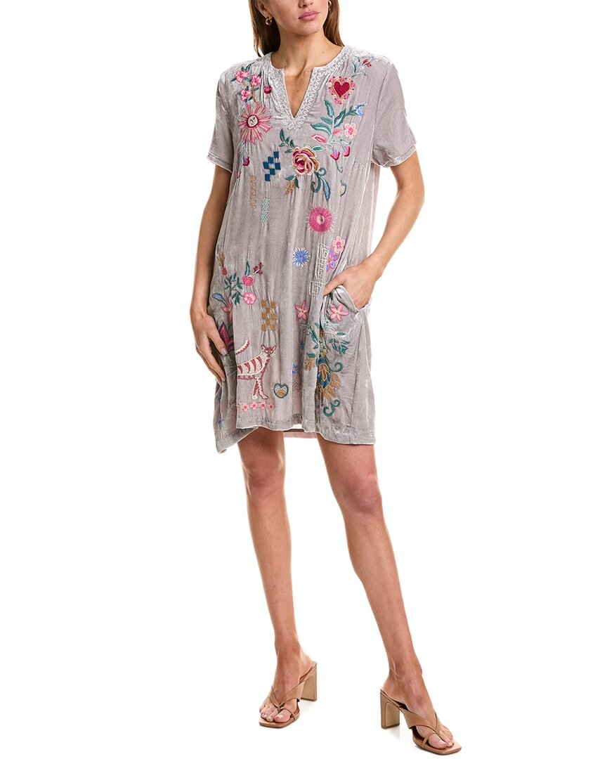 Платье-трапеция Johnny Was Velvet с V-образным вырезом и шелковой смесью, серебряный
Платье-трапеция Johnny Was Velvet с V-образным вырезом и шелковой смесью, серебряный