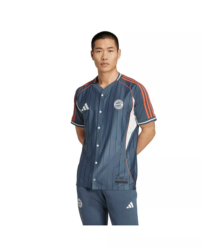 Мужская серая бейсбольная майка Bayern Munich US Pack с пуговицами adidas
Мужская серая бейсбольная майка Bayern Munich US Pack с пуговицами adidas