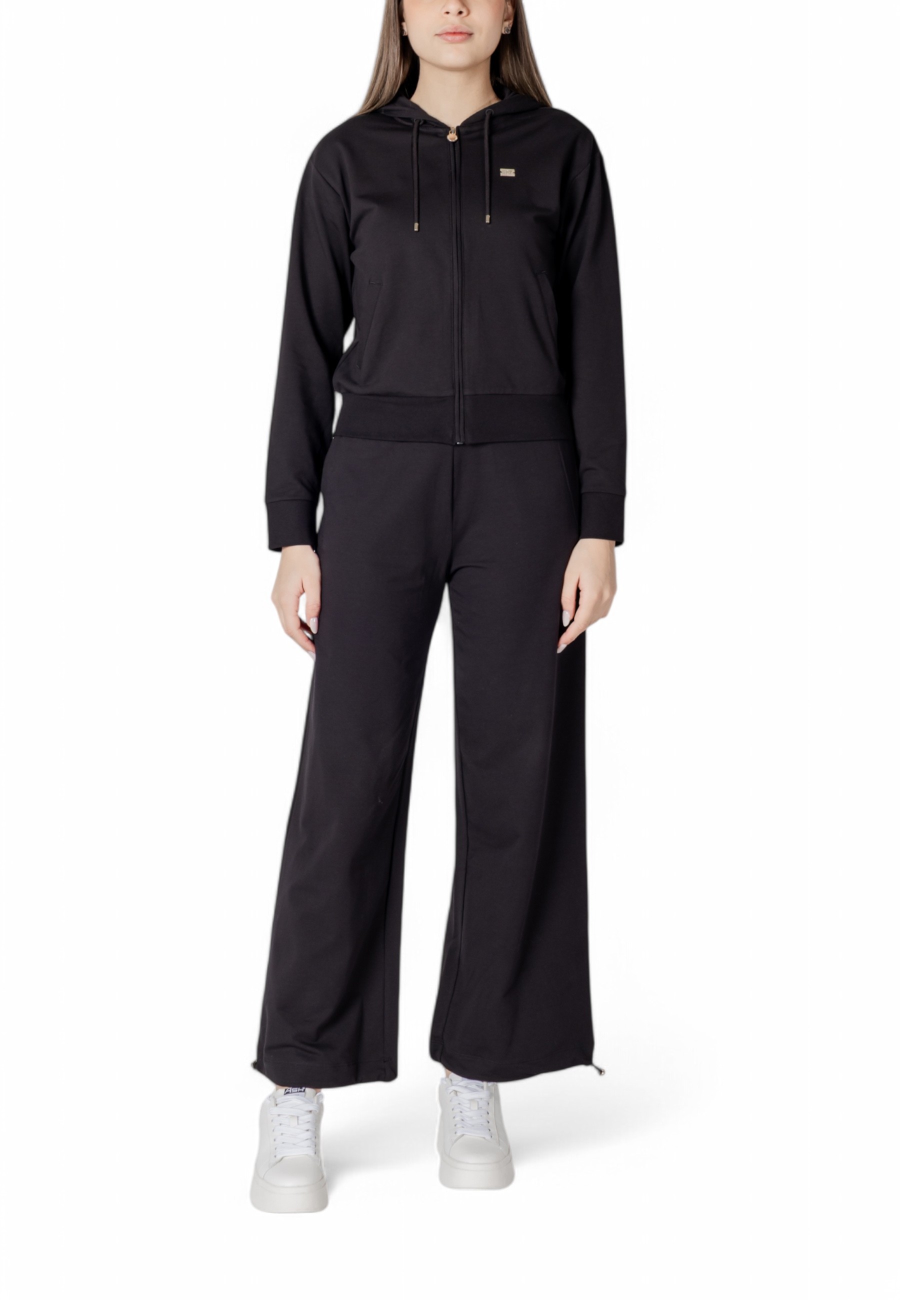 Комбинезоны EA7
Комбинезоны EA7