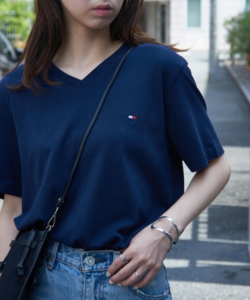 Футболка базовая с V-образным вырезом и коротким рукавом, с вышивкой TOMMY HILFIGER, темно-синий
Футболка базовая с V-образным вырезом и коротким рукавом, с вышивкой TOMMY HILFIGER, темно-синий