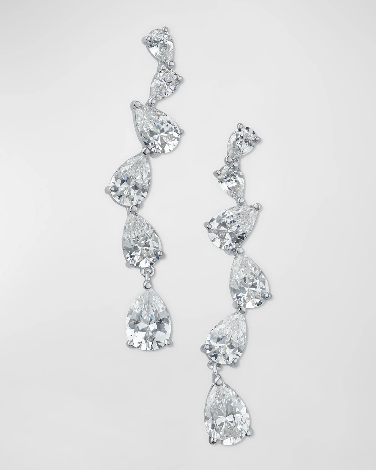Серьги-капли с кубическим цирконием и зигзагом в форме груши Golconda by Kenneth Jay Lane, цвет Silver
Серьги-капли с кубическим цирконием и зигзагом в форме груши Golconda by Kenneth Jay Lane, цвет Silver