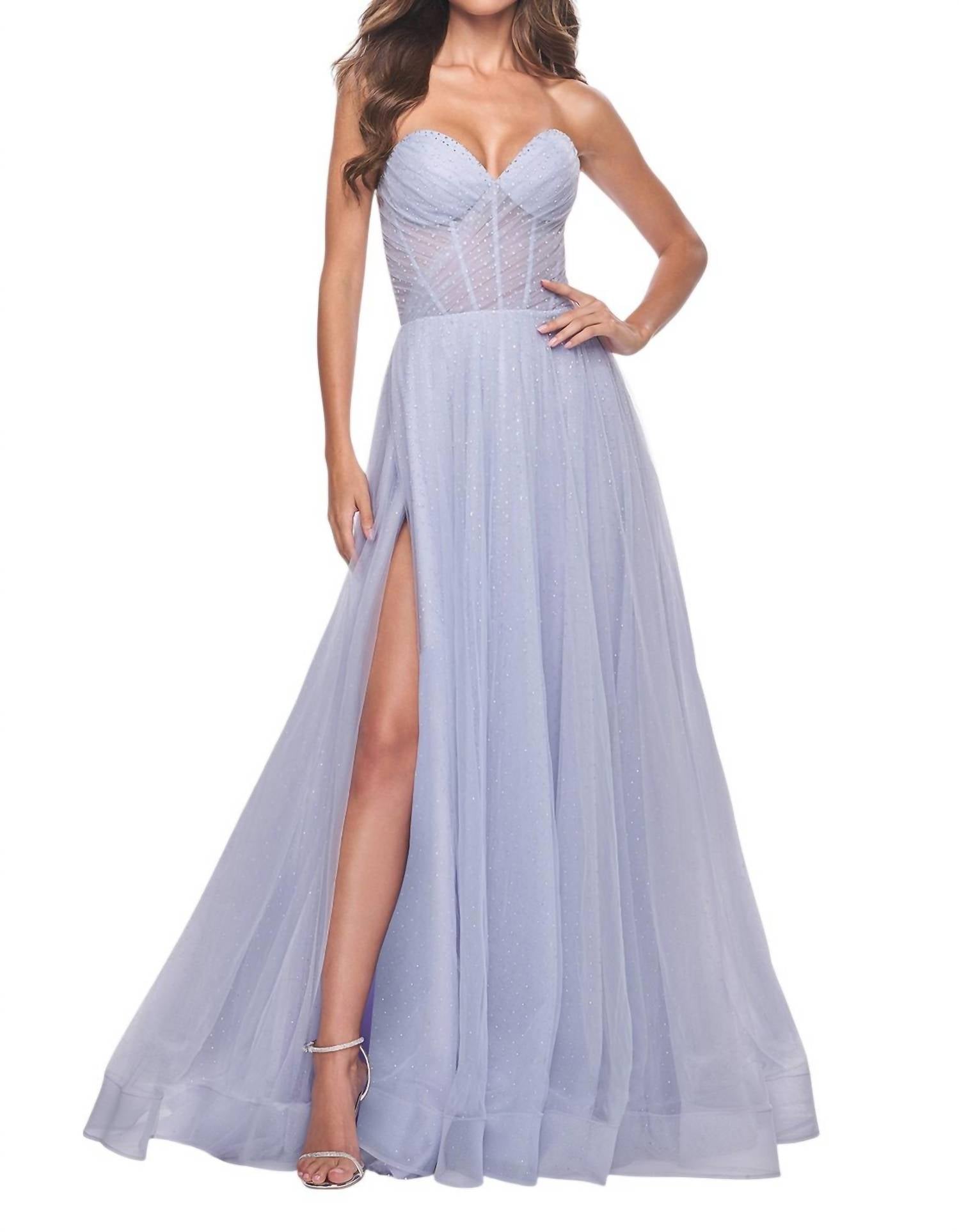 Изящное платье для выпускного в стиле А-силуэта в нежно-лавандовом цвете La Femme
Изящное платье для выпускного в стиле А-силуэта в нежно-лавандовом цвете La Femme