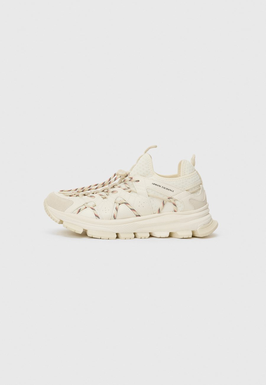 Кроссовки Armani Exchange Trainers, Off-White
Кроссовки Armani Exchange Trainers, Off-White
