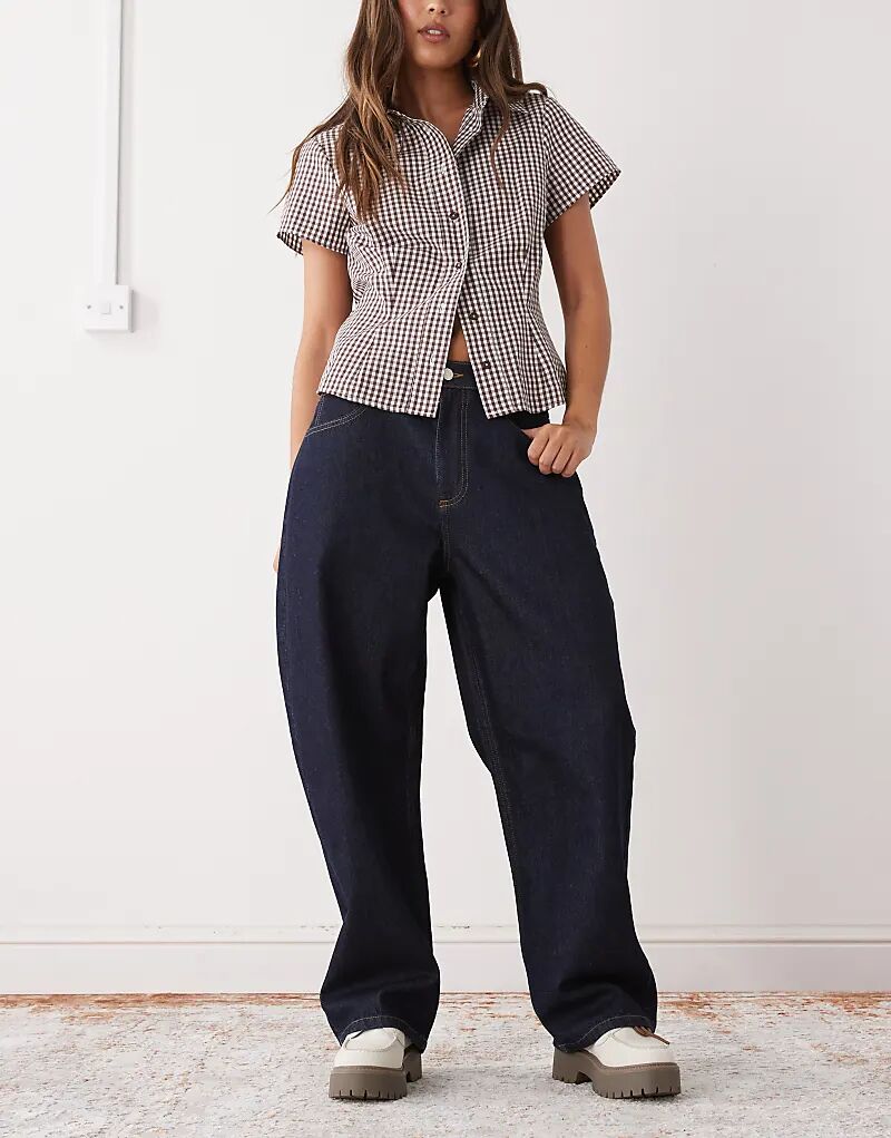 Джинсы-бочонки Reclaimed Vintage цвета индиго
Джинсы-бочонки Reclaimed Vintage цвета индиго