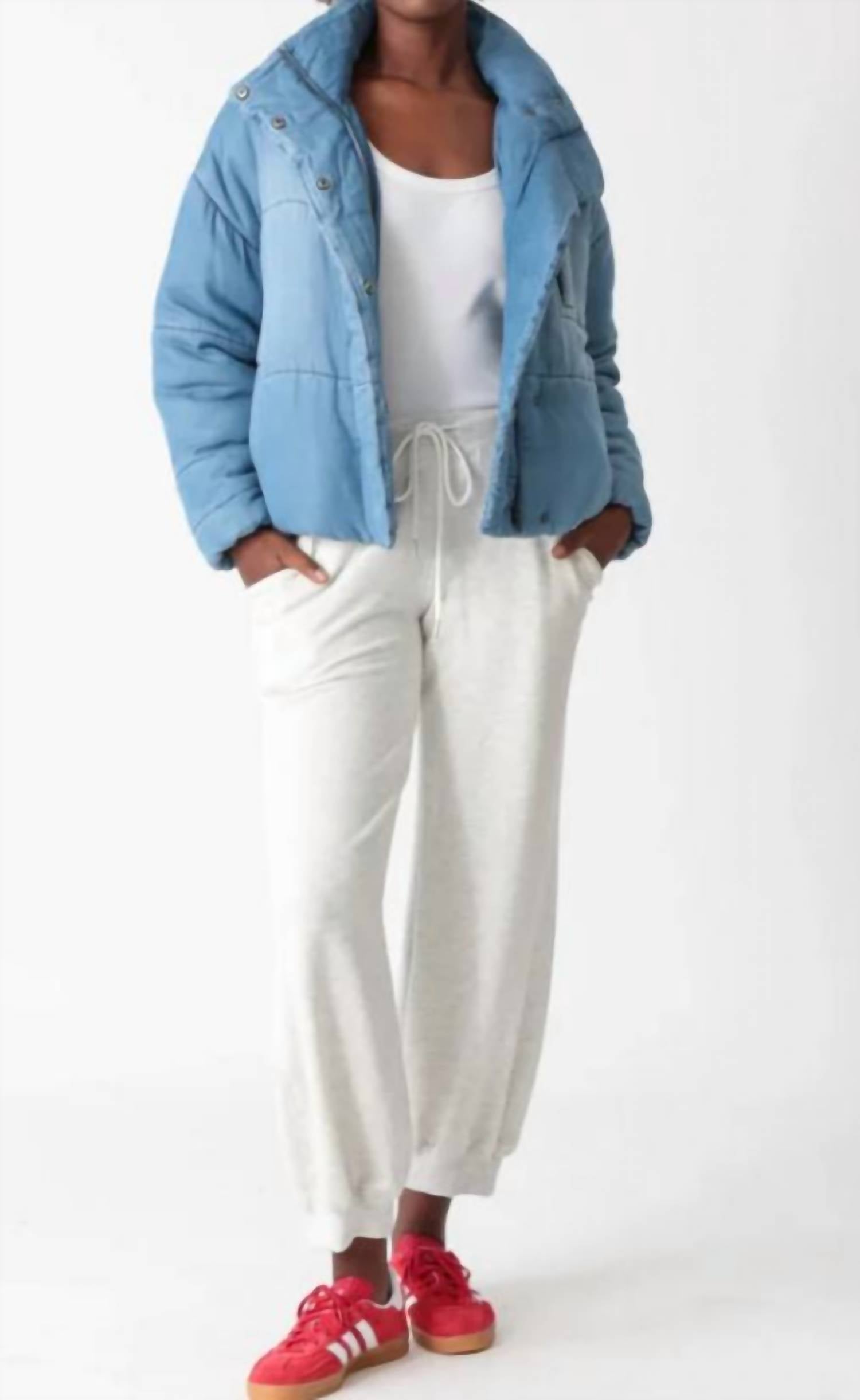 Пуховая куртка из винтажного денима Electric & Rose, vintage denim
Пуховая куртка из винтажного денима Electric & Rose, vintage denim